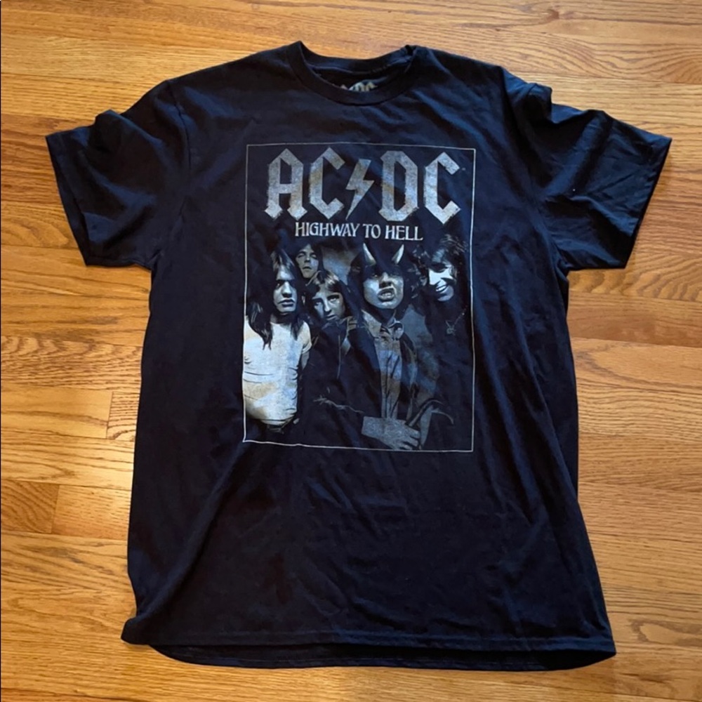 Black AC/DC tshirt
